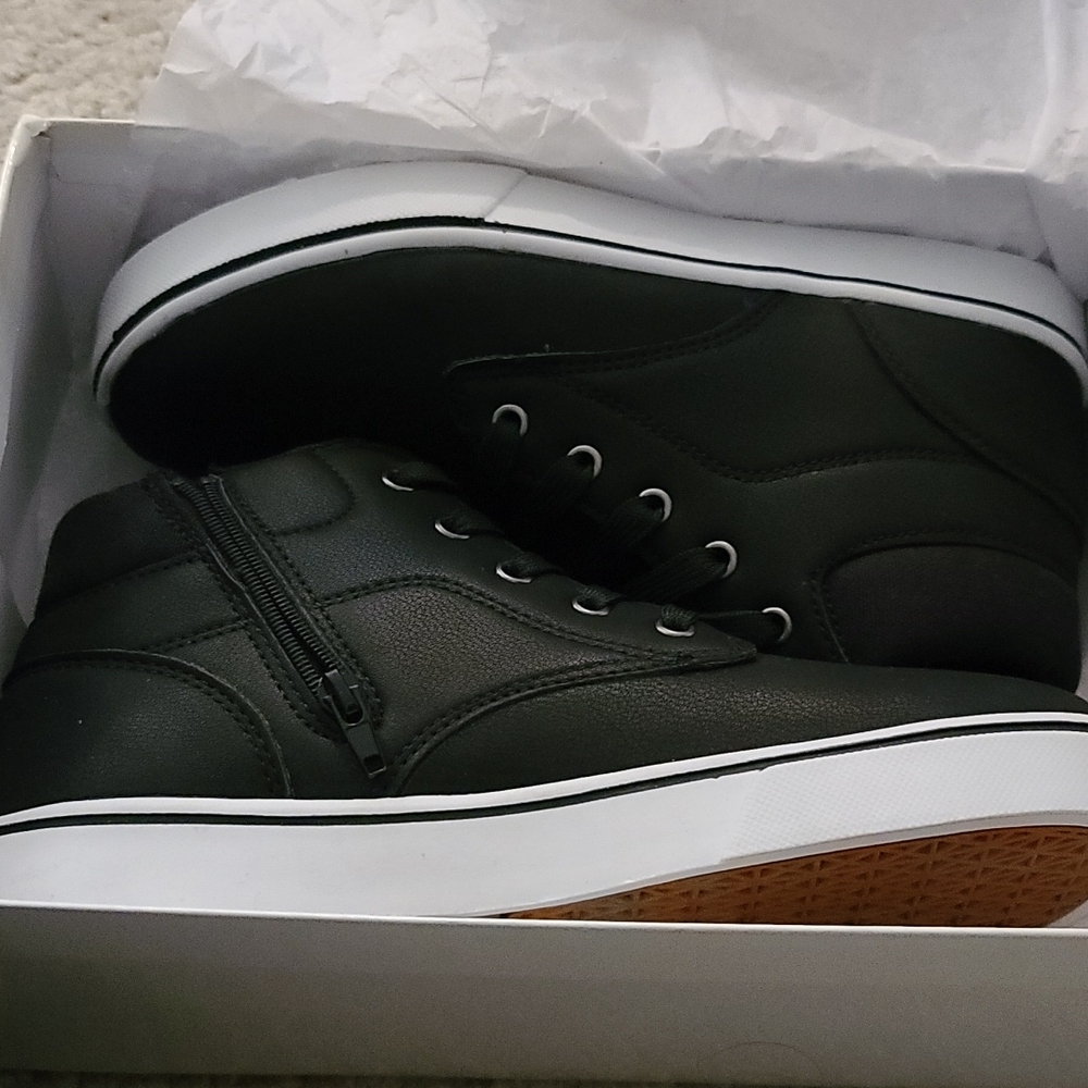 Boys shoes